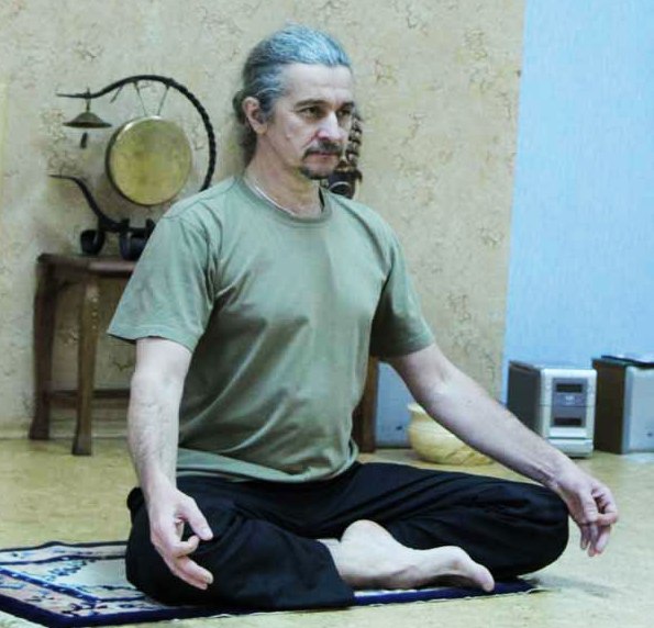 Мастер йоги Андрей Лобанов